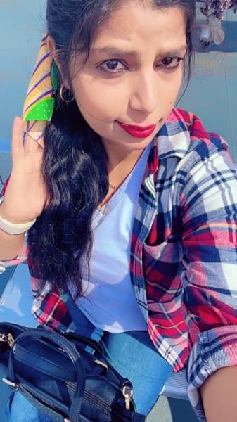 Travel snapshot of Reet during a trip 