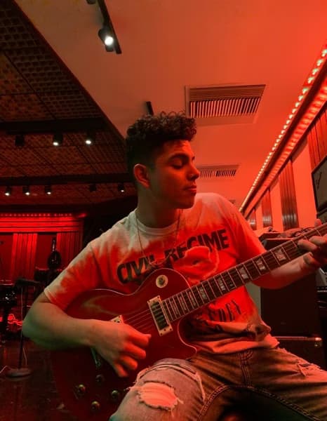 Profile photo of Omar , Guitar tutor at Wiingy 