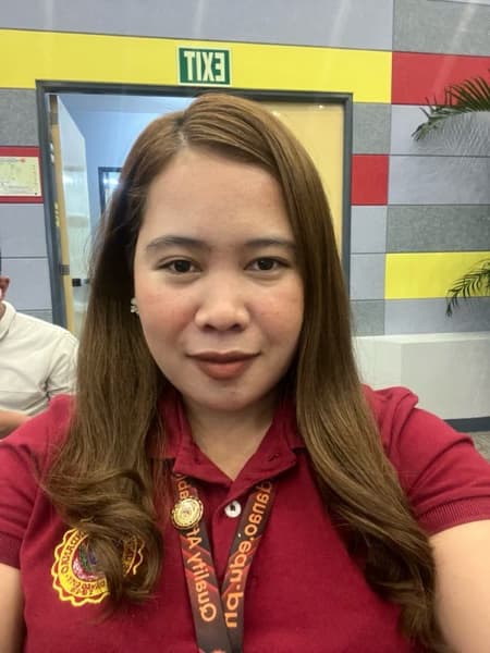 Profile photo of Shela Mae , English tutor at Wiingy 