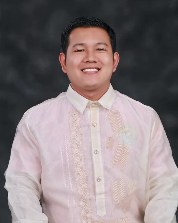 Profile photo of Ramil, English tutor at Wiingy 