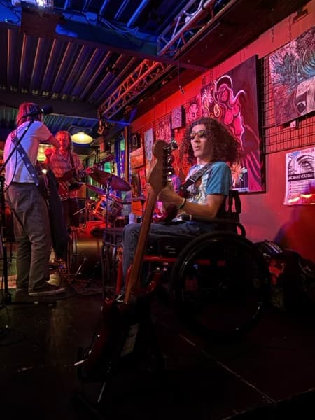 Profile photo of Connor, Guitar tutor at Wiingy 