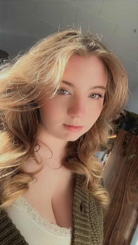 Profile photo of Anna, Guitar tutor at Wiingy 