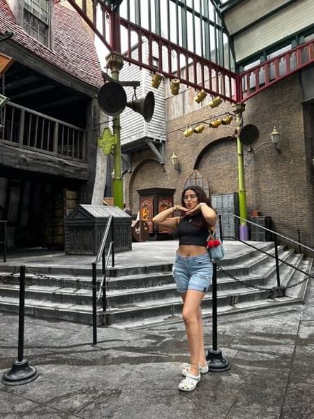 Travel snapshot of Yasmine during a trip 