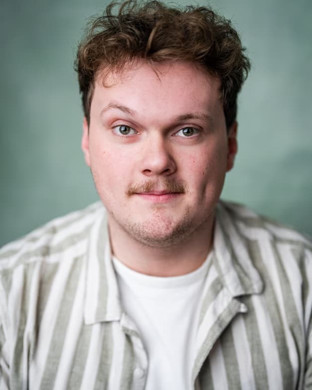 Profile photo of Edward , Singing tutor at Wiingy 