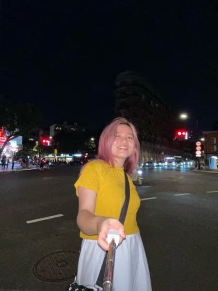 Travel snapshot of Jocelyne during a trip 