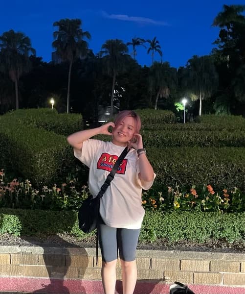 Travel snapshot of Jocelyne during a trip 