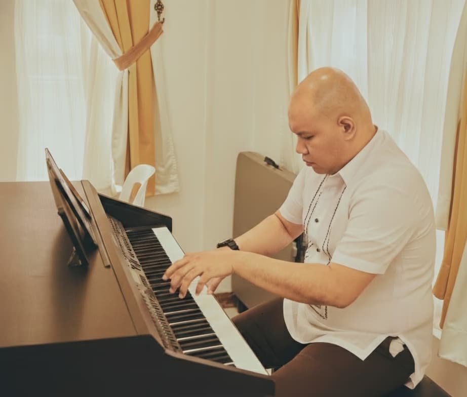 Profile photo of Chuck Harvey, Piano tutor at Wiingy 