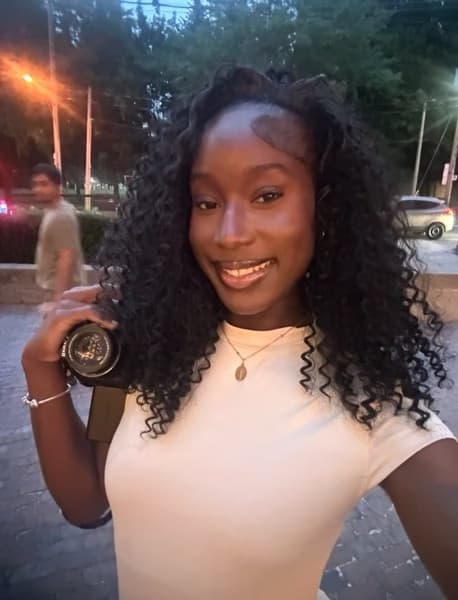 Profile photo of Stella, French tutor at Wiingy 