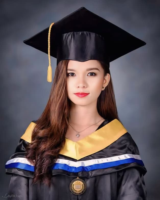 Graduation ceremony photo of Gaisly 