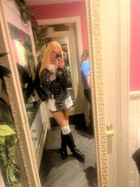 Profile photo of Katie , Singing tutor at Wiingy 