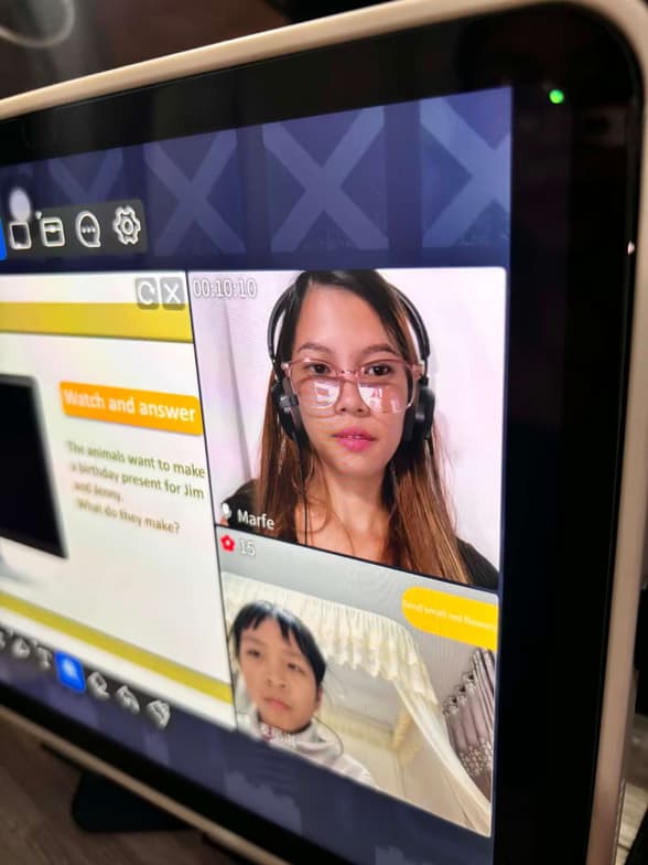 Marfe Jane conducting a lesson 