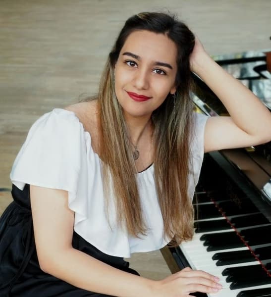 Profile photo of Mahya, Piano tutor at Wiingy 