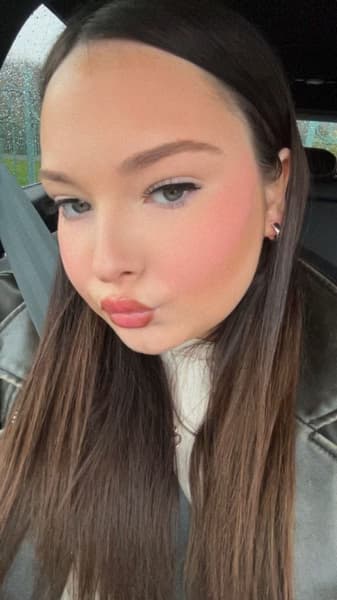 Profile photo of Mia , Singing tutor at Wiingy 