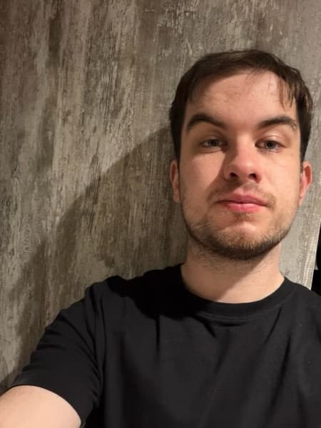 Profile photo of Oliver , Piano tutor at Wiingy 