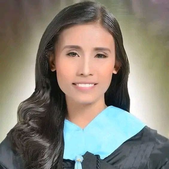 Graduation ceremony photo of Gliezzel  