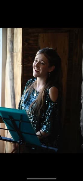 Profile photo of Grace, Singing tutor at Wiingy 