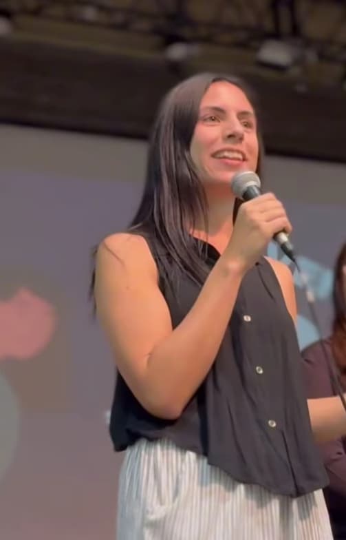 Inés conducting a lesson 