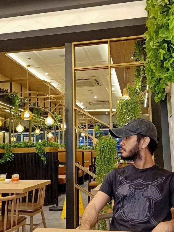 Travel snapshot of Ramiru during a trip 