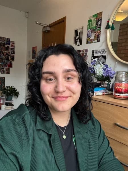 Profile photo of Lily, Singing tutor at Wiingy 