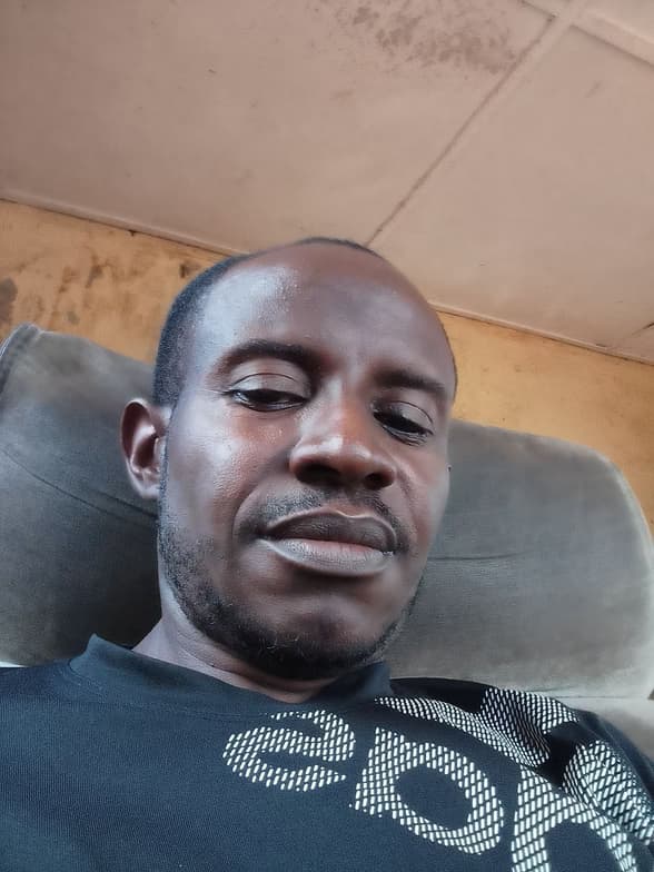 Profile photo of Azubuike , Economics tutor at Wiingy 