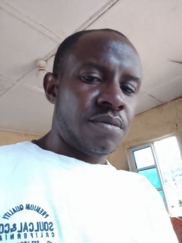 Profile photo of Azubuike , Economics tutor at Wiingy 