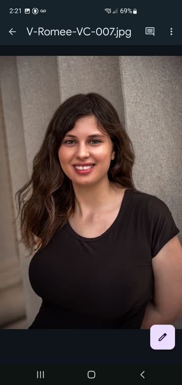 Profile photo of Veronica, Singing tutor at Wiingy 