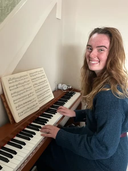 Profile photo of Milli, Piano tutor at Wiingy 