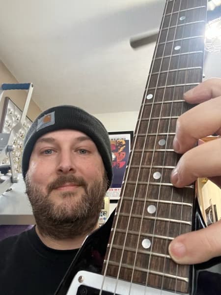 Profile photo of Augustus , Guitar tutor at Wiingy 