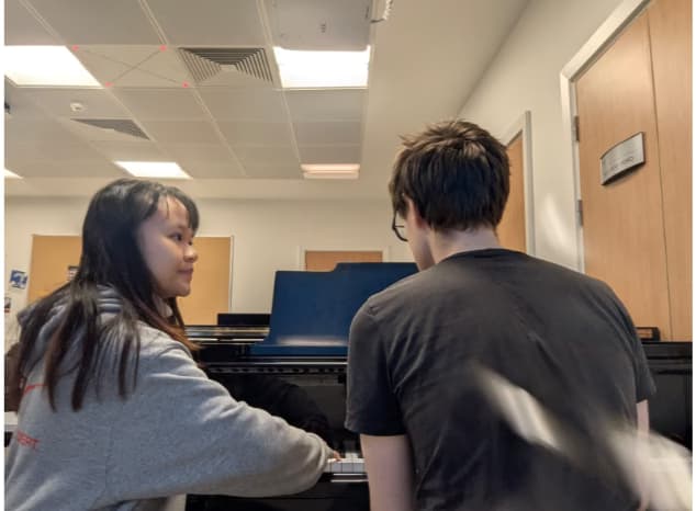 Phiphi conducting a lesson 