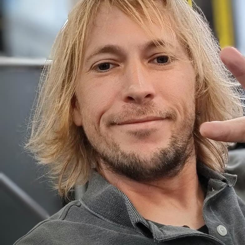 Profile photo of Joseph, Guitar tutor at Wiingy 