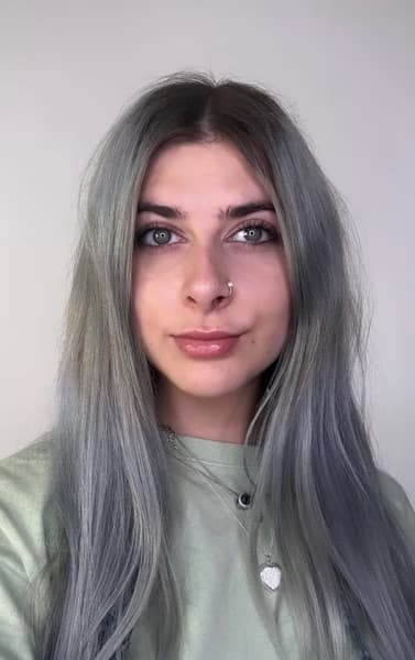 Profile photo of Holly Anne, Yoga tutor at Wiingy 