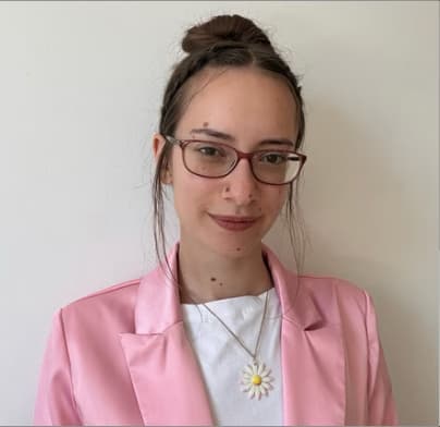 Profile photo of Raya, Singing tutor at Wiingy 