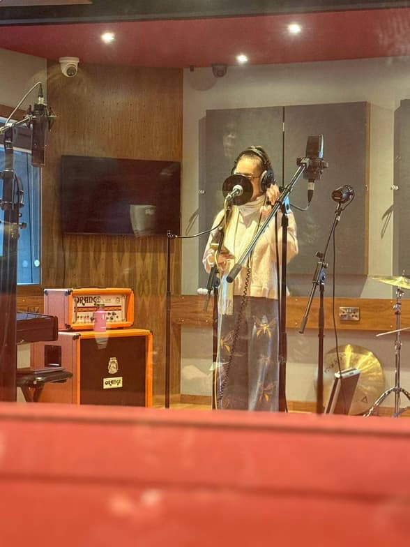 Casual photos of Raya, Wiingy tutor 