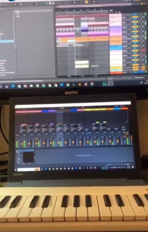 Teaching setup of Javier for private tutoring 