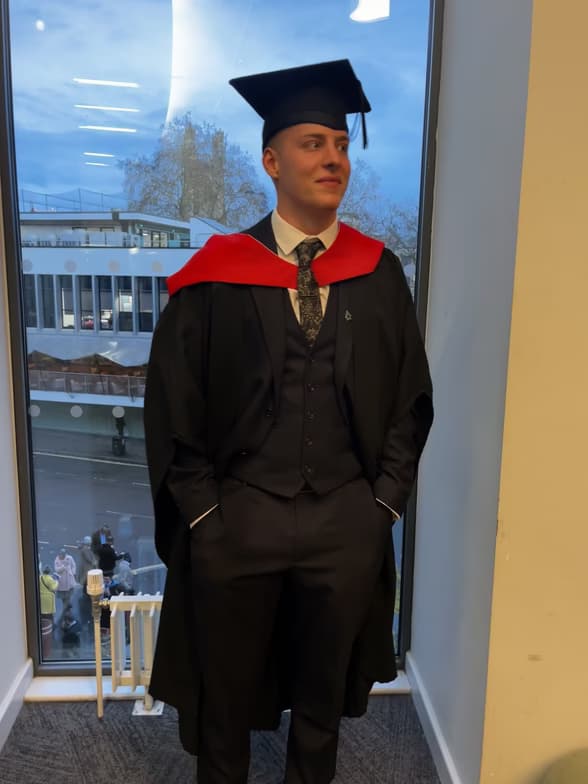 Graduation ceremony photo of Gulliver 