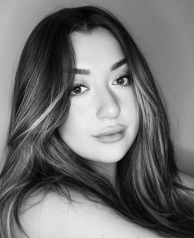 Profile photo of Xzania , Singing tutor at Wiingy 