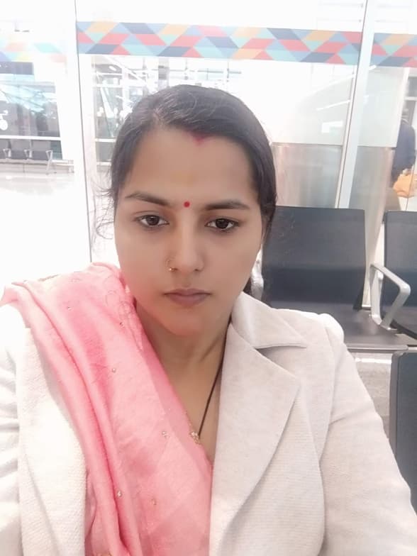 Travel snapshot of Neha during a trip 