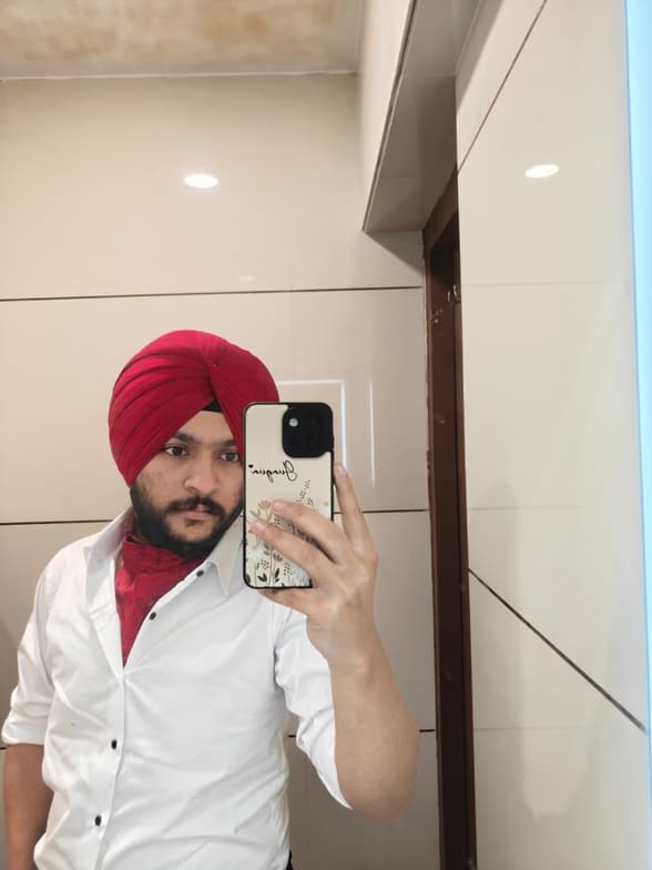 Profile photo of Divjot, GCSE tutor at Wiingy 