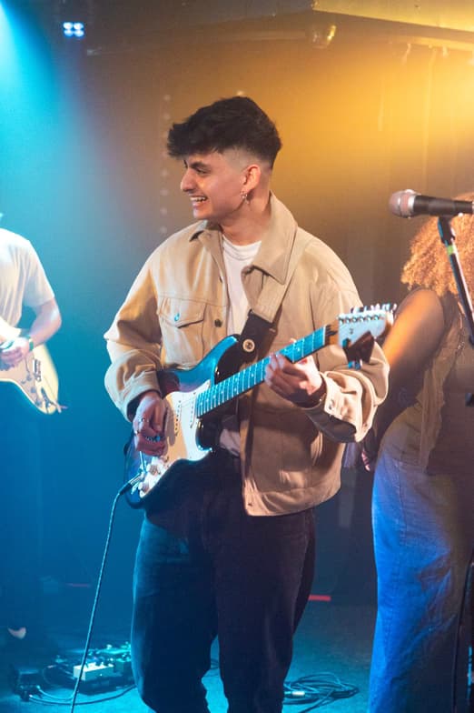 Profile photo of Devon, Guitar tutor at Wiingy 