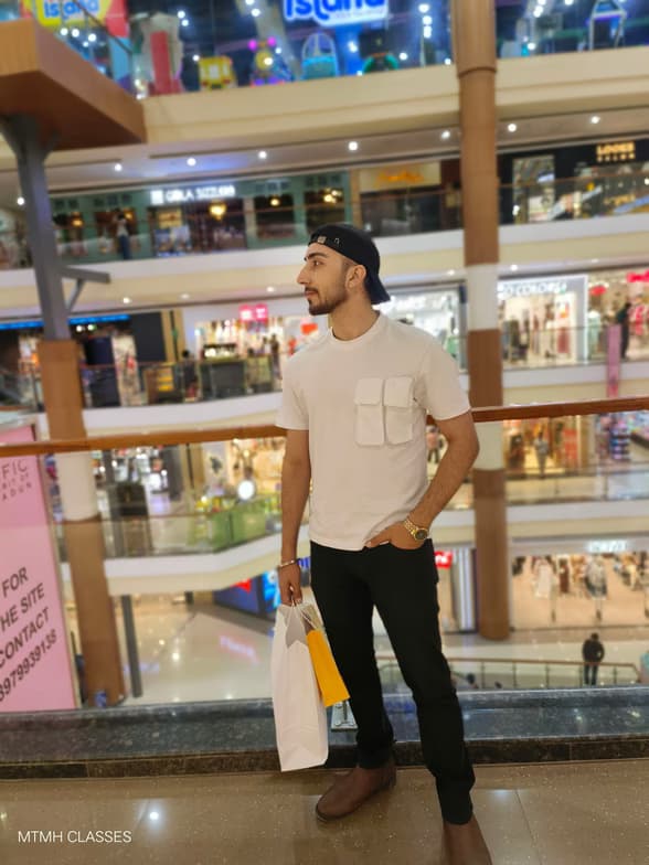 Travel snapshot of Daljinder during a trip 