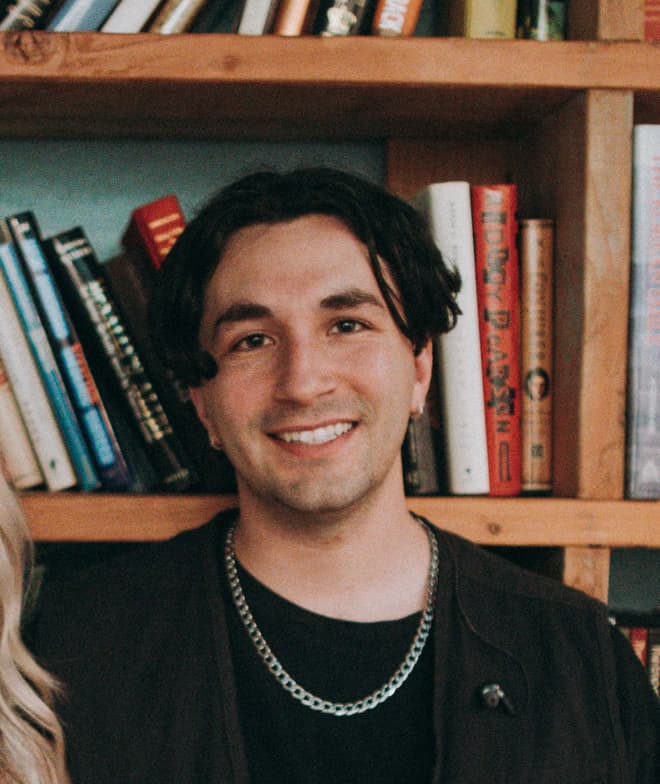 Profile photo of Sam, Singing tutor at Wiingy 