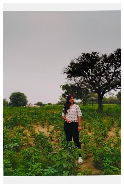 Travel snapshot of Nishu during a trip 