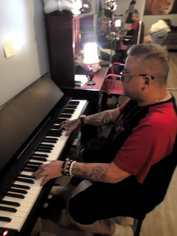 Profile photo of Nealson, Piano tutor at Wiingy 