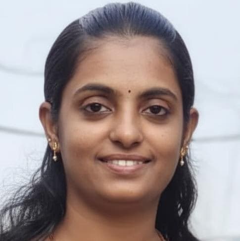 Profile photo of Rohini, Coding tutor at Wiingy 