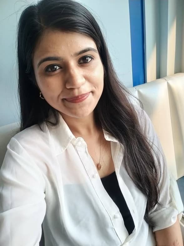 Profile photo of Shital, Economics tutor at Wiingy 