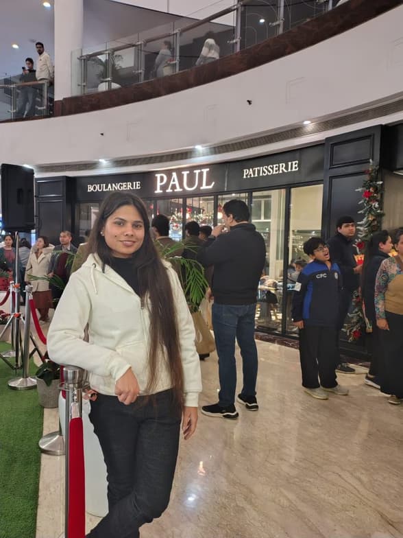 Profile photo of Ishita , Chemistry tutor at Wiingy 