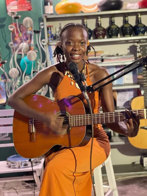 Profile photo of Lilian, Singing tutor at Wiingy 