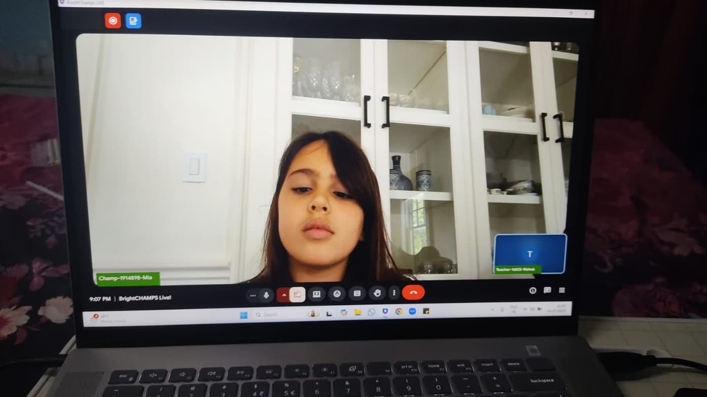 Abad conducting a lesson 