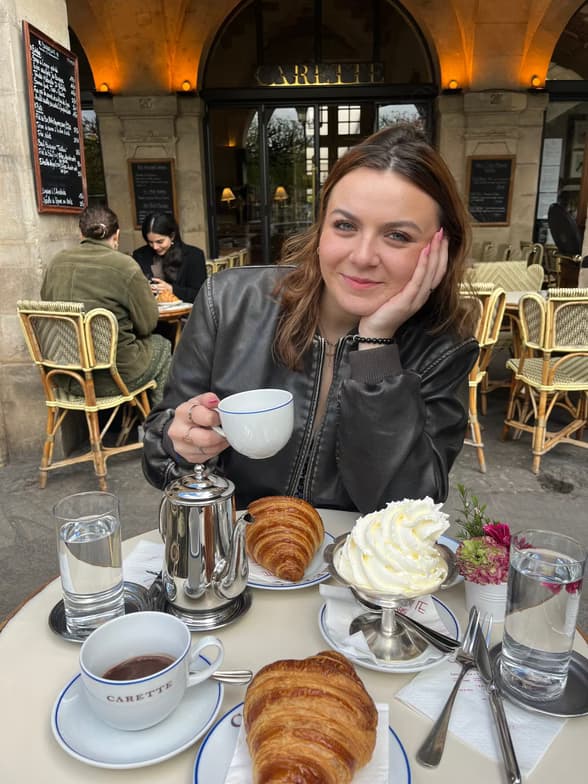 Travel snapshot of Nadia during a trip 