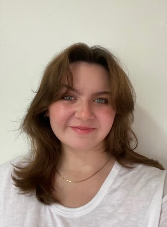 Profile photo of Nadia, French tutor at Wiingy 